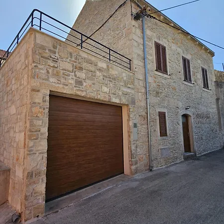 Stone House Anic *