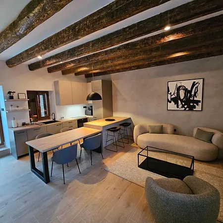 Stone House Anic *