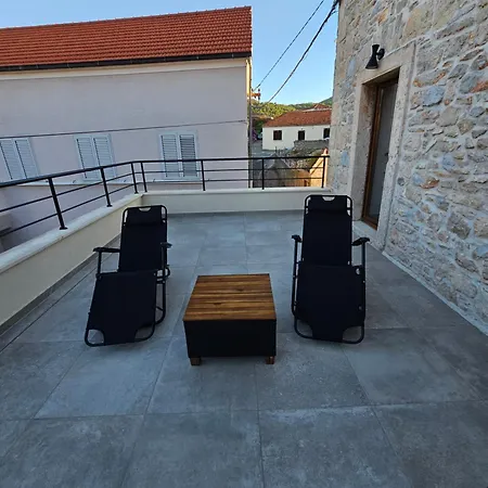 Stone House Anic *
